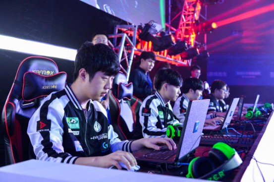 Los Ratones 和 Los Heretics 赢得胜利，晋级 EMEA Masters 2025 夏季四分之一决赛