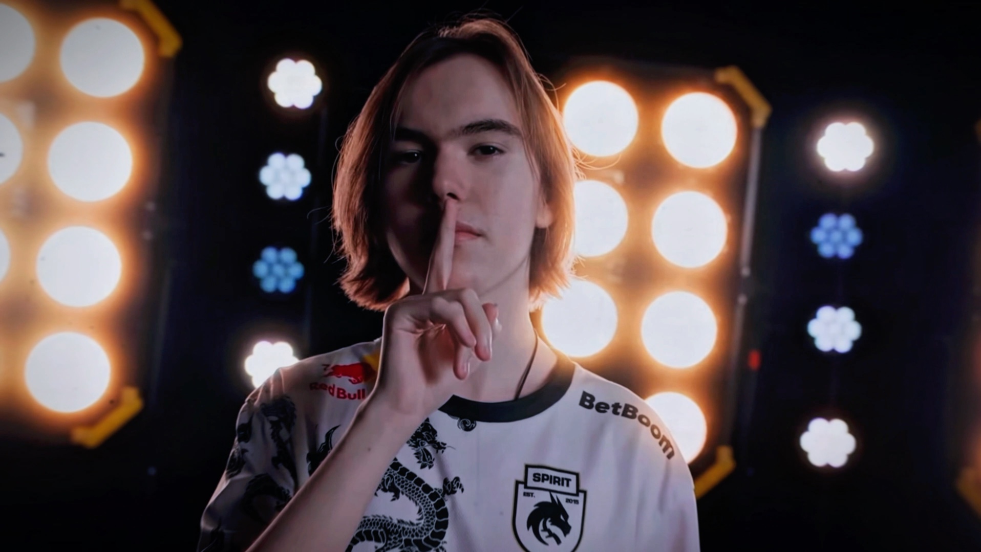 EDward Gaming 和 Weibo Gaming 在 LPL Split 2 2025 中取得胜利