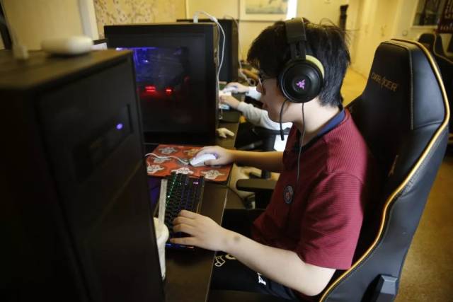 【赛后战报】奎桑提游龙，OMG轻松横扫WE